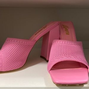 Lola’s Shoetique pink block heels NWOT